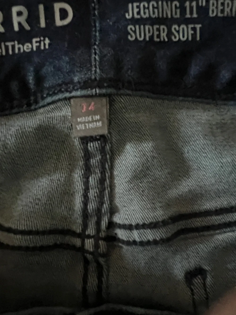 Torrid 11” Bermuda Jean Shorts Size 14 - Picture 4 of 5